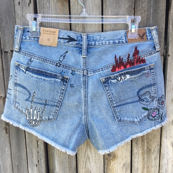 American Eagle Outfitters Pants - NWT American Eagle High Rise Festival Jean Short 6